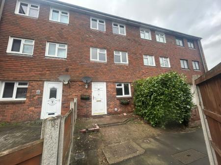 4 bedroom Town house to let in Hitchin Close, Harold Hill, RM3