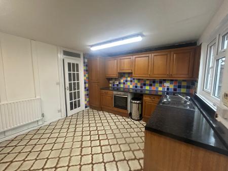 4 bedroom Town house to let in Hitchin Close, Harold Hill, RM3