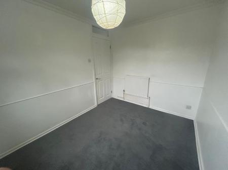 4 bedroom Town house to let in Hitchin Close, Harold Hill, RM3