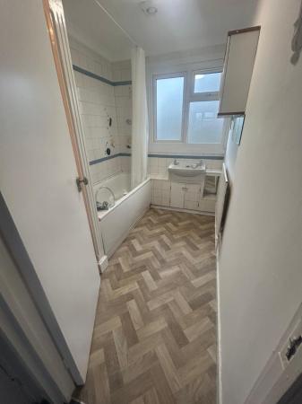 4 bedroom Town house to let in Hitchin Close, Harold Hill, RM3