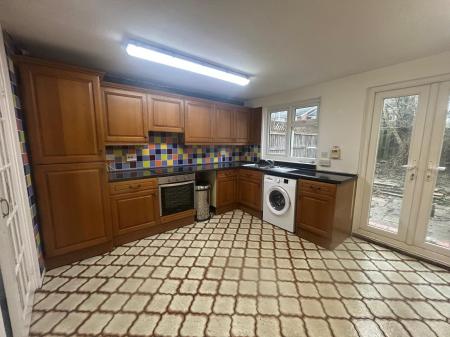 4 bedroom Town house to let in Hitchin Close, Harold Hill, RM3