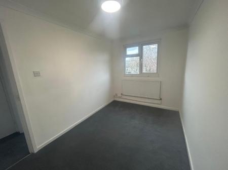 4 bedroom Town house to let in Hitchin Close, Harold Hill, RM3