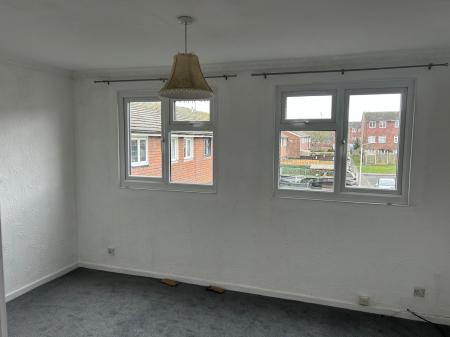 4 bedroom Town house to let in Hitchin Close, Harold Hill, RM3