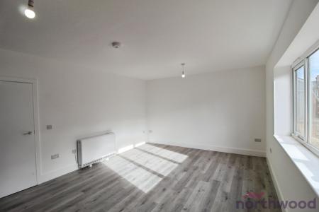 2 bedroom Flat to let in West Avenue, Clacton-On-Sea, CO15