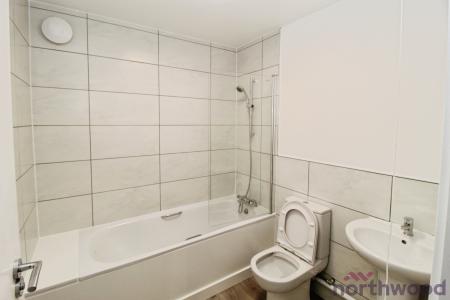 2 bedroom Flat to let in West Avenue, Clacton-On-Sea, CO15