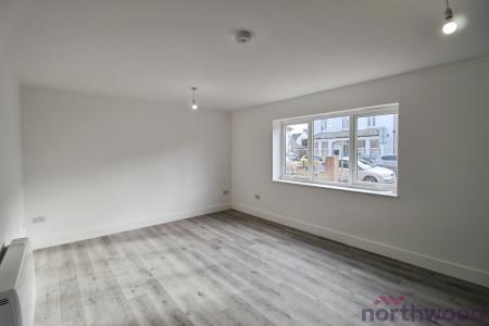 2 bedroom Flat to let in West Avenue, Clacton-On-Sea, CO15