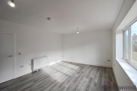 2 bedroom Flat to let in West Avenue, Clacton-On-Sea, CO15