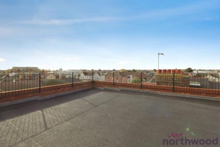 2 bedroom Flat to let in West Avenue, Clacton-On-Sea, CO15