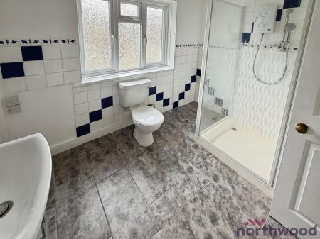 2 bedroom Flat to let in Marine Parade East, Clacton-On-Sea, CO15