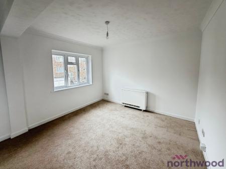 2 bedroom Flat to let in Marine Parade East, Clacton-On-Sea, CO15