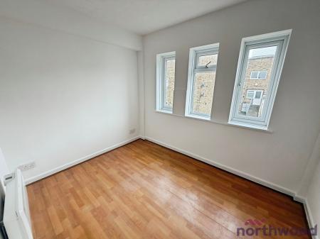 2 bedroom Flat to let in Marine Parade East, Clacton-On-Sea, CO15