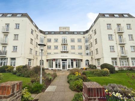 2 bedroom Flat to let in Marine Parade East, Clacton-On-Sea, CO15