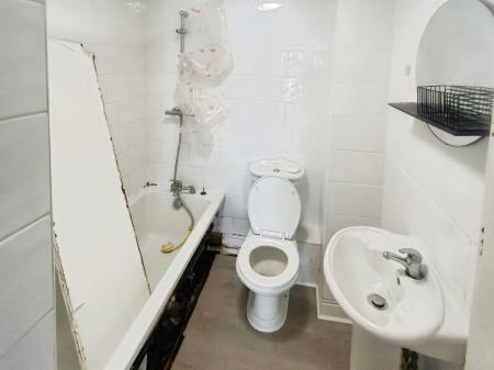 2 bedroom Flat to let in Edith Road, Clacton-On-Sea, CO15