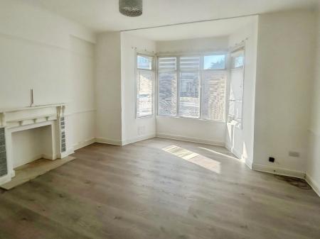 2 bedroom Flat to let in Edith Road, Clacton-On-Sea, CO15