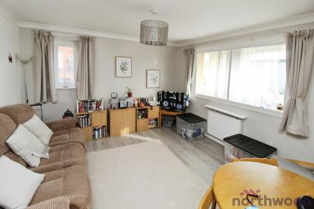 2 bedroom Retirement property for sale in Olivers Close, Clacton-On-Sea, CO15