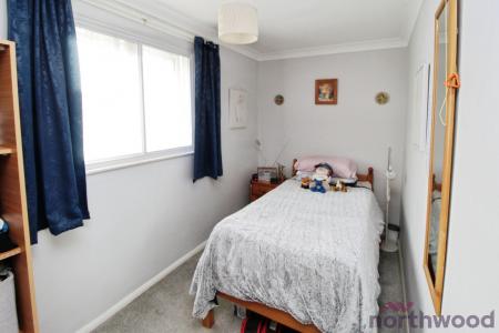 2 bedroom Retirement property for sale in Olivers Close, Clacton-On-Sea, CO15