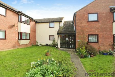 2 bedroom Retirement property for sale in Olivers Close, Clacton-On-Sea, CO15