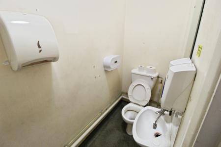 1 bedroom Commercial Property to let in JD Sports