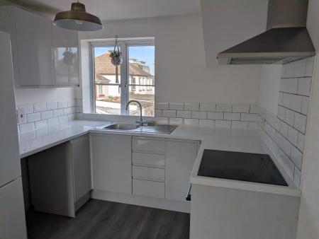 3 bedroom Flat to let in Carnarvon Road, Clacton-On-Sea, CO15