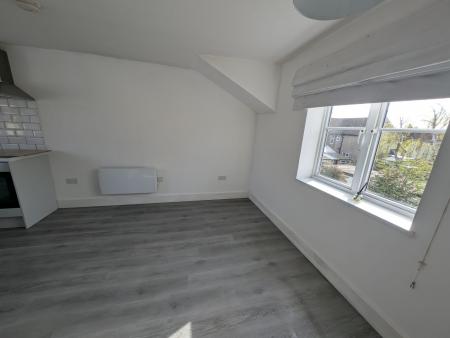 3 bedroom Flat to let in Carnarvon Road, Clacton-On-Sea, CO15