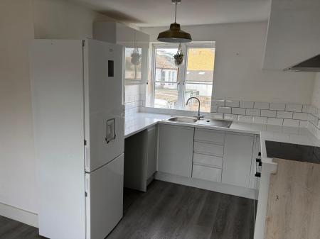 3 bedroom Flat to let in Carnarvon Road, Clacton-On-Sea, CO15