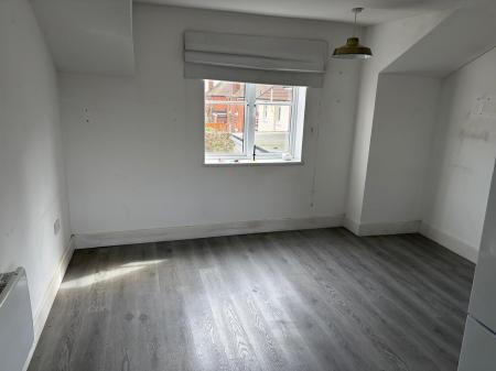 3 bedroom Flat to let in Carnarvon Road, Clacton-On-Sea, CO15