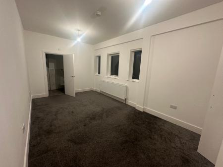 4 bedroom Flat to let in East Terrace, Walton-on-the-Naze, CO14