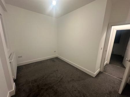 4 bedroom Flat to let in East Terrace, Walton-on-the-Naze, CO14