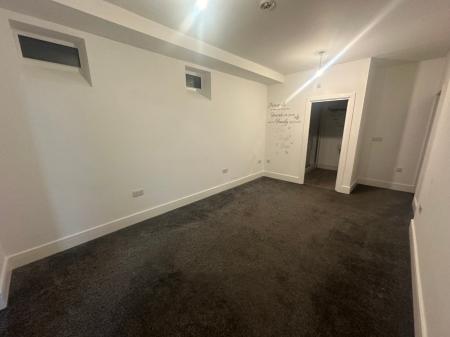 4 bedroom Flat to let in East Terrace, Walton-on-the-Naze, CO14