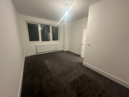 4 bedroom Flat to let in East Terrace, Walton-on-the-Naze, CO14