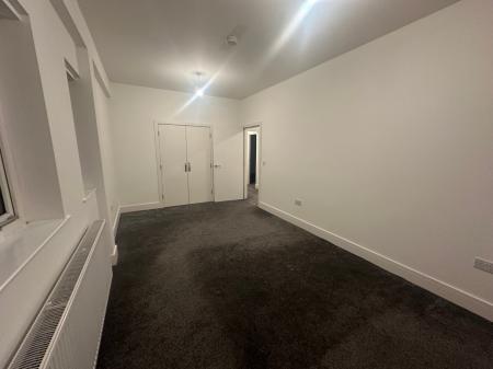 4 bedroom Flat to let in East Terrace, Walton-on-the-Naze, CO14