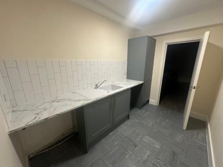 4 bedroom Flat to let in East Terrace, Walton-on-the-Naze, CO14