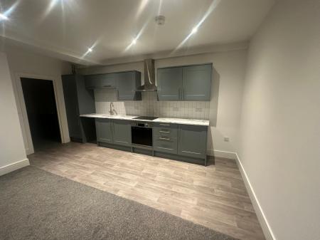 4 bedroom Flat to let in East Terrace, Walton-on-the-Naze, CO14