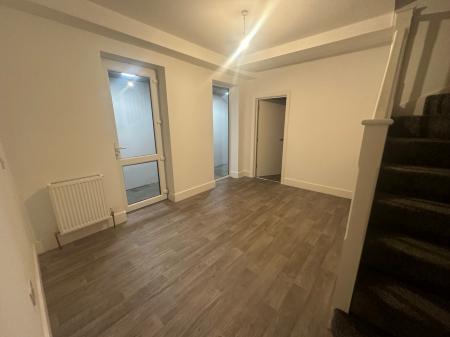 4 bedroom Flat to let in East Terrace, Walton-on-the-Naze, CO14