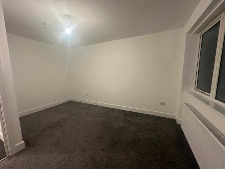 4 bedroom Flat to let in East Terrace, Walton-on-the-Naze, CO14