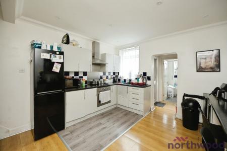 3 bedroom End of terrace house for sale in (SALES) Birkbeck Road, Romford, RM7