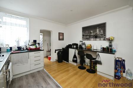 3 bedroom End of terrace house for sale in (SALES) Birkbeck Road, Romford, RM7