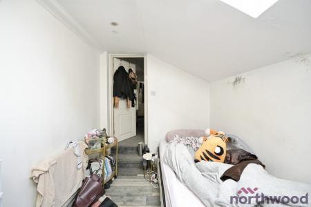 3 bedroom End of terrace house for sale in (SALES) Birkbeck Road, Romford, RM7