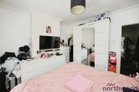 3 bedroom End of terrace house for sale in (SALES) Birkbeck Road, Romford, RM7