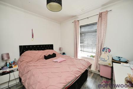 3 bedroom End of terrace house for sale in (SALES) Birkbeck Road, Romford, RM7