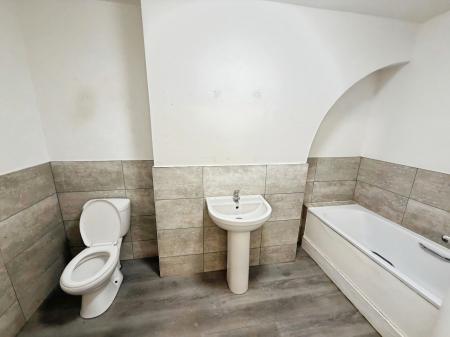 2 bedroom Flat to let in East Terrace, Walton-on-the-Naze, CO14
