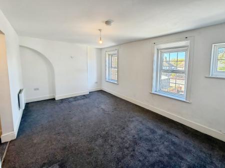 2 bedroom Flat to let in East Terrace, Walton-on-the-Naze, CO14
