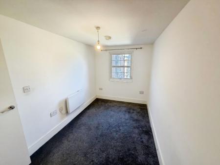 2 bedroom Flat to let in East Terrace, Walton-on-the-Naze, CO14
