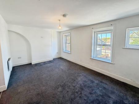 2 bedroom Flat to let in East Terrace, Walton-on-the-Naze, CO14