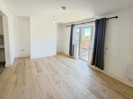 2 bedroom Flat to let in East Terrace, Walton-on-the-Naze, CO14