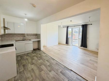 2 bedroom Flat to let in East Terrace, Walton-on-the-Naze, CO14