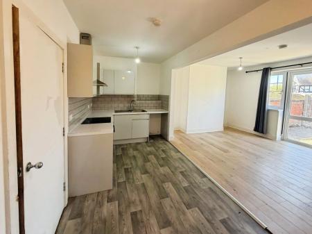 2 bedroom Flat to let in East Terrace, Walton-on-the-Naze, CO14