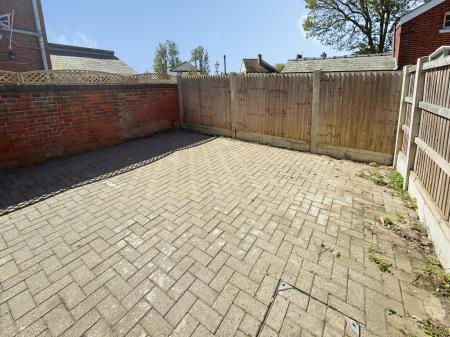 2 bedroom Flat to let in East Terrace, Walton-on-the-Naze, CO14