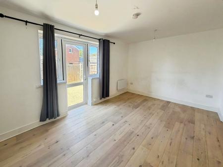 2 bedroom Flat to let in East Terrace, Walton-on-the-Naze, CO14