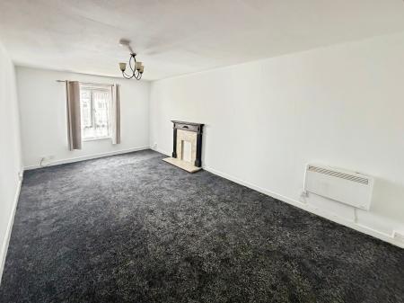 2 bedroom Flat for sale in Nayland Drive, Clacton-On-Sea, CO16